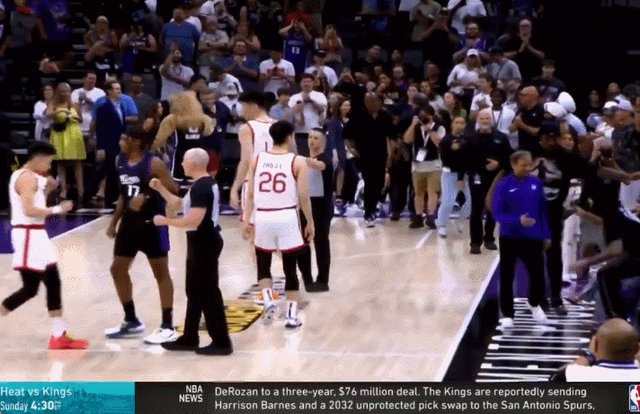 九游体育APP-【现场】时隔五年再战NBA夏联 男篮两战惨负82分