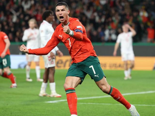 1742817618455037392.png 九游体育-C罗怼记者:提了问题请看着我,别盯着电脑