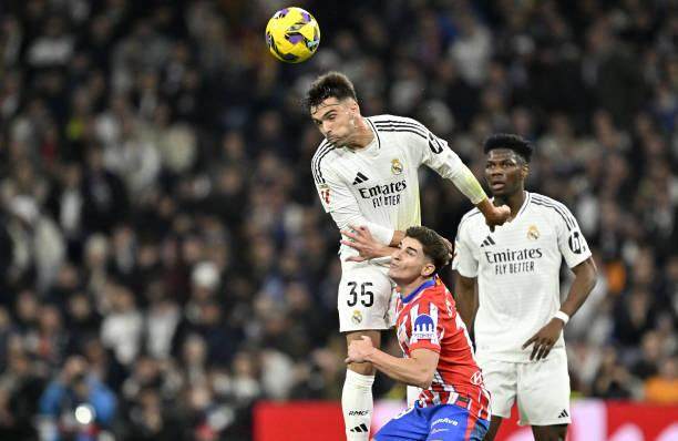 1739064228494059873.jpg 九游体育官网-“名宿哥”赢得伯纳乌掌声 皇马拼凑防线经受住考验