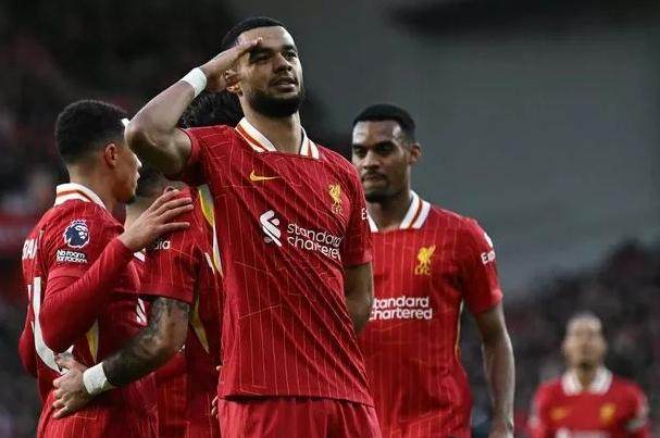 1737858142779095885.png 九游体育-赢球不难,让老爹爽才难!斯洛特又是凡尔赛的一周