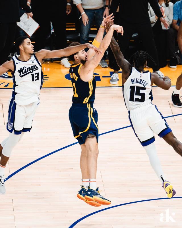 九游体育官网-【现场】再战国王勇士慢热 汤神致命一击燃爆主场