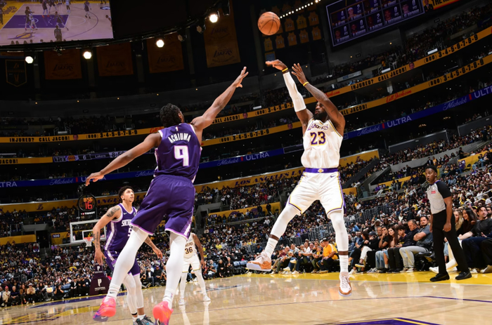 九游体育APP-詹姆斯再创纪录，助攻升队史第五，41岁后21次20+历史第一！|湖人|迈克-詹姆斯|洛杉矶湖人队|nba|篮板_新浪体育_新浪新闻