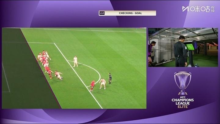 九游体育-蓉城逃过一劫！武里南进球被吹，VAR介入3分钟，越位毫厘之间